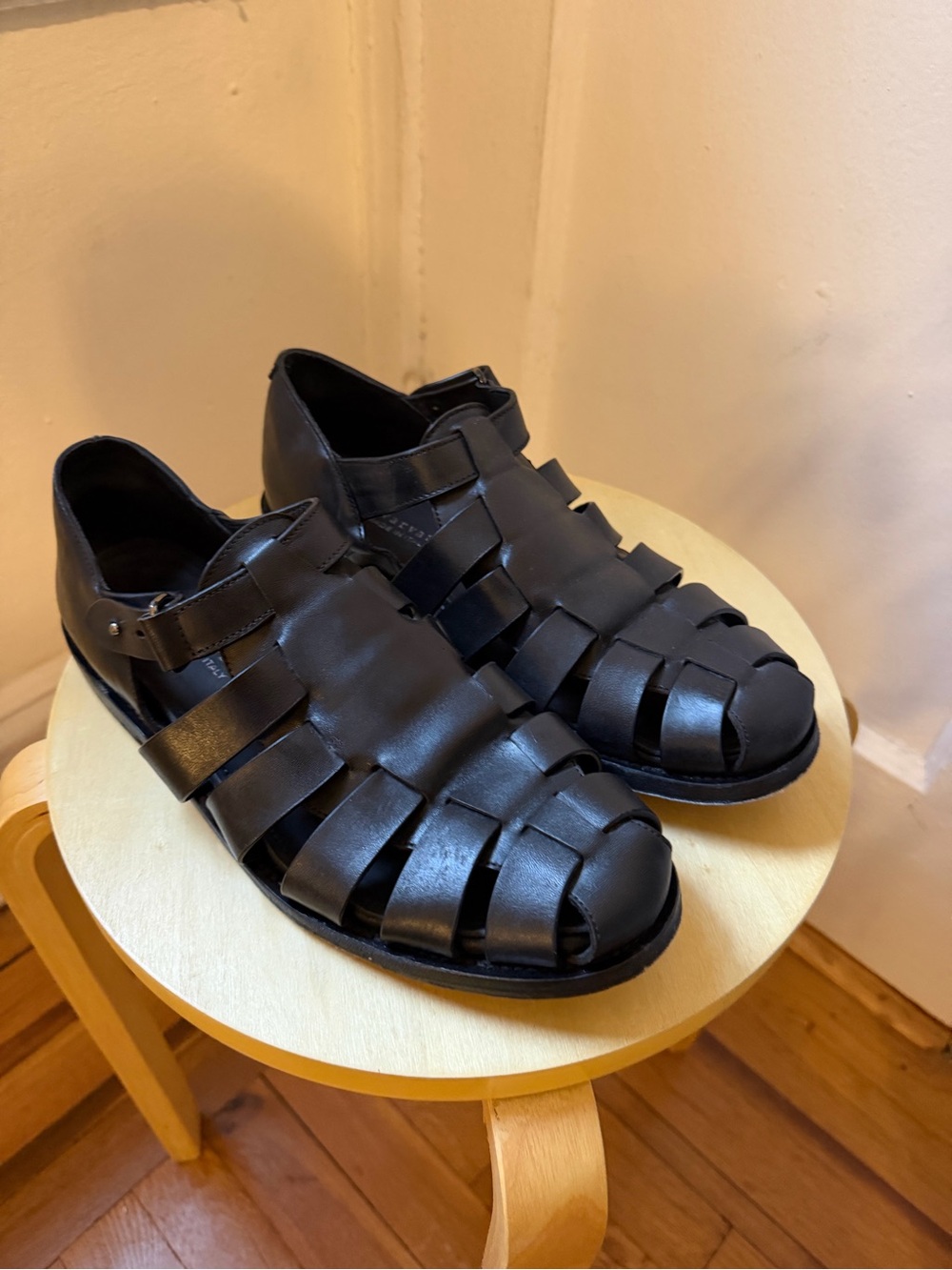 John Varvatos Antwerp Men's Black Leather Fisherman Sandal - Classic